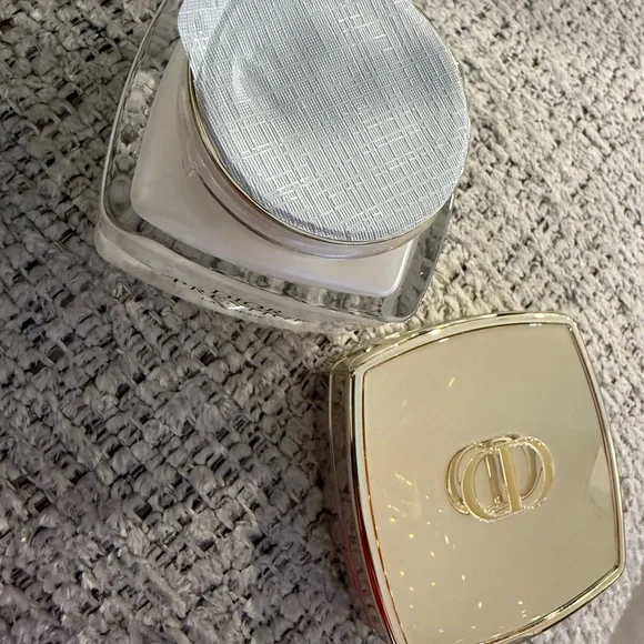 Dior Prestige La Crème with Gold Detail - Picture 4 of 6